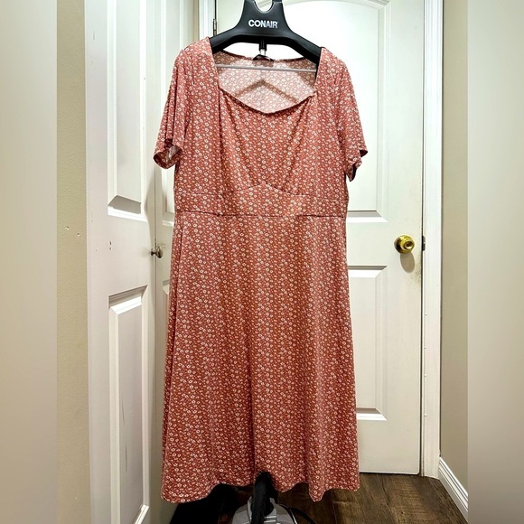 BloomChic Plus Size 3XL Supersoft Floral Pink Dress with Pockets - Picture 3 of 6